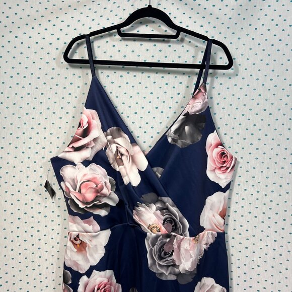 NWT Boohoo Plus Size Occasion Navy Floral Wrap Peplum Sleeveless Midi Dress - Picture 4 of 8